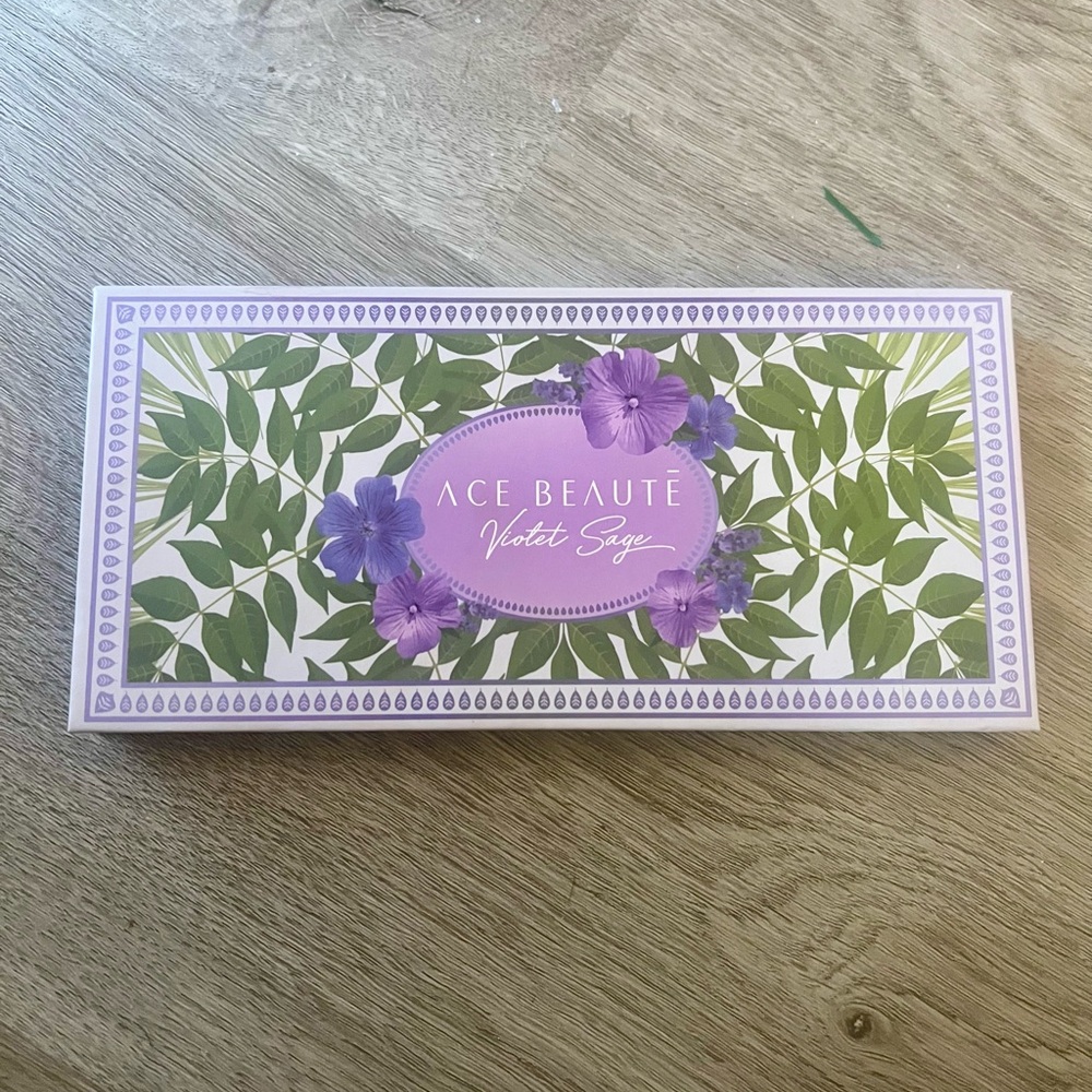 Ace Beaute Violet Sage eyeshadowow palette